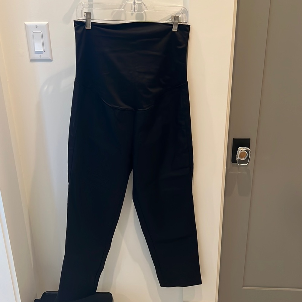 Ann Taylor LOFT maternity over the belly Capri pants